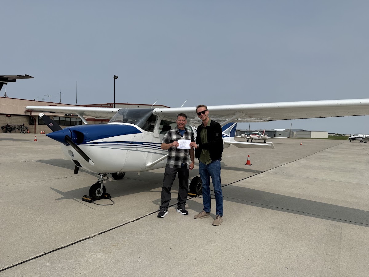 Bismarck Aero Center: Aircraft Maintenance & Admin Office