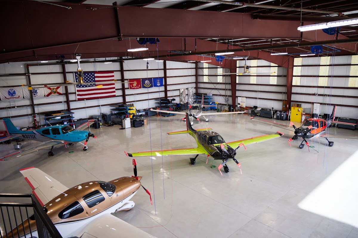 Cirrus Kissimmee Flight Center