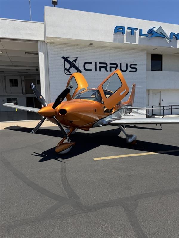 Cirrus Scottsdale Flight Center