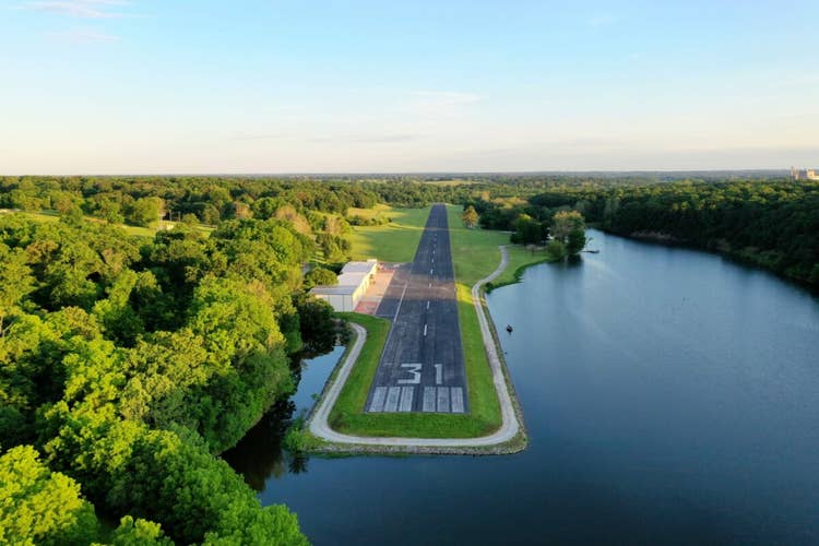 Dixon Aviation at Crystal Lake Airport