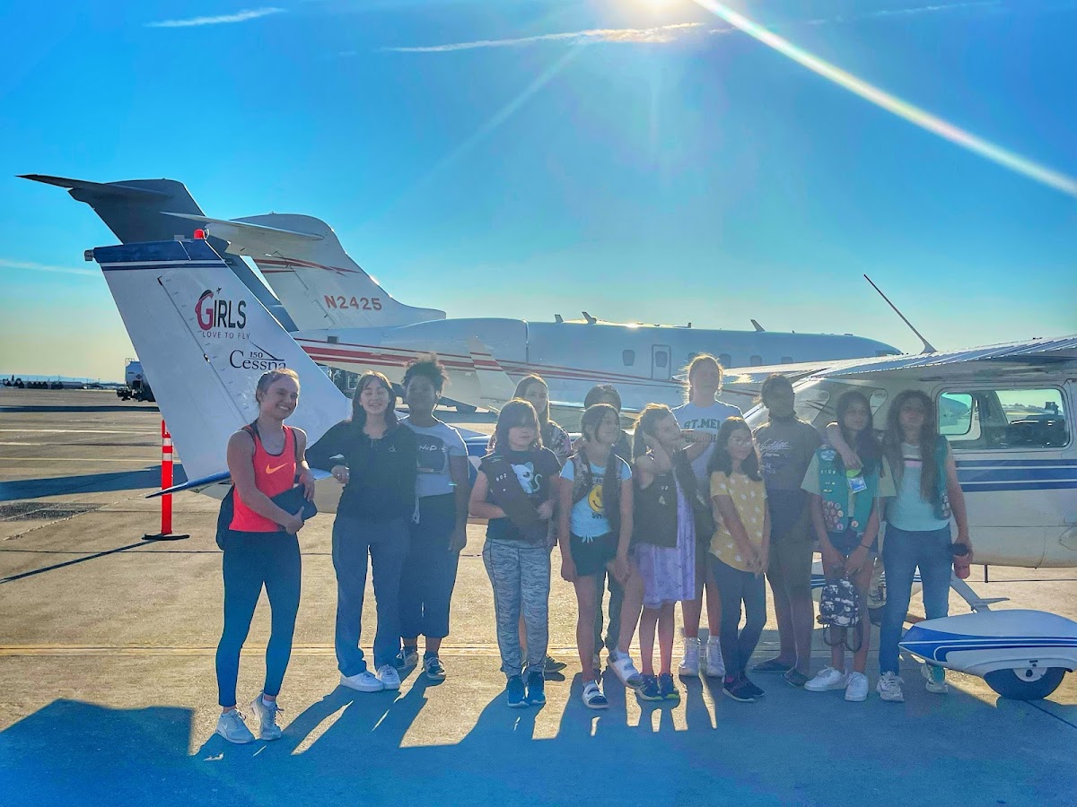 Girls Love to Fly - Flight School