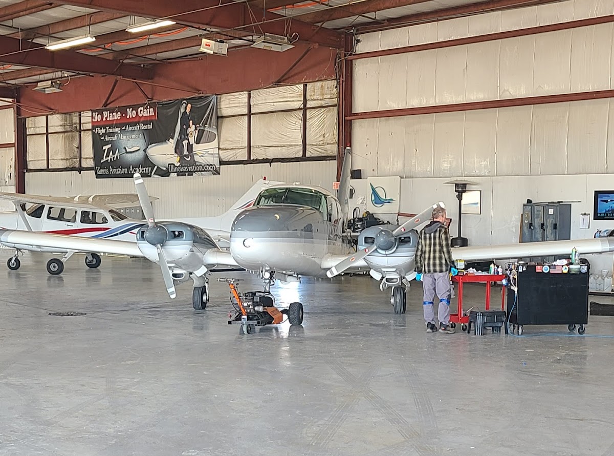 Illinois Aviation Academy
