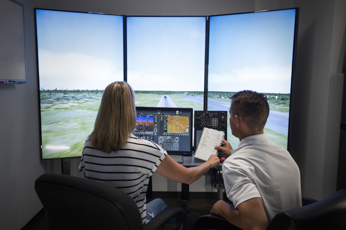 Tidal Aviation (KCXO) - Cirrus Training Center